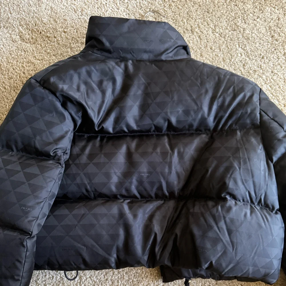 Prada puffer jacket size medium - Picture 3 of 3